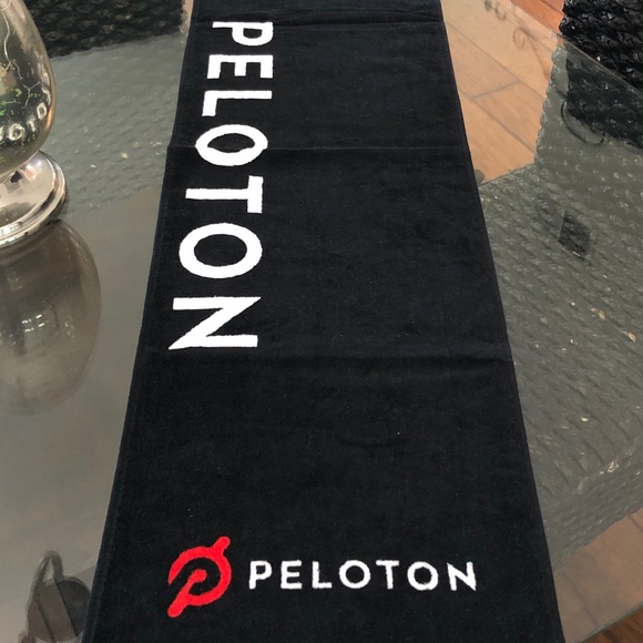 Peloton NEW  BLACK bike Towel LONG - Picture 3 of 3